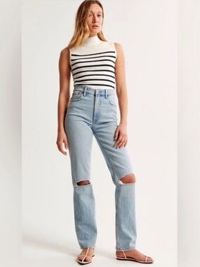 Abercrombie and Fitch • 90s Straight High Rise Jeans